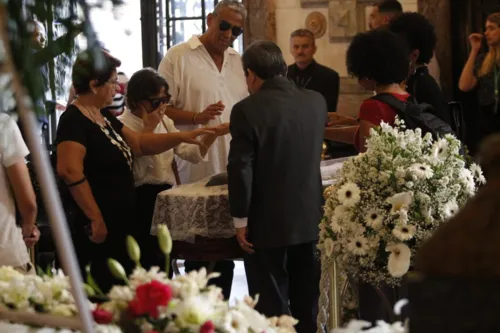 Amigos e familiares de Léa marcaram presença no velório