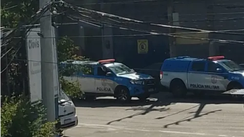 Polícias Civil e Militar estão atuando no local para resgatar o homem