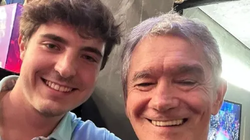 Filho de Gugu visita Serginho Groismann nos estúdios Globo e revela desejo de seguir passos do pai