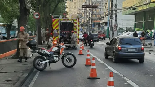 Operadores de trânsito da NitTrans orientam motoristas no trecho