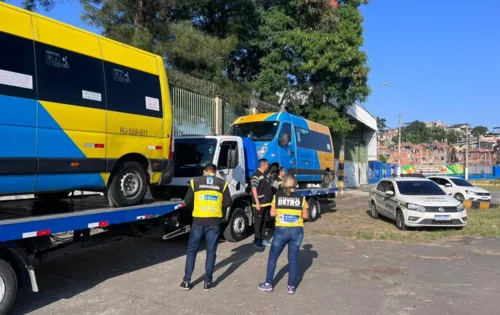 Entre as vans, excesso de passageiros e o desvio de itinerário foram as irregularidades mais encontradas