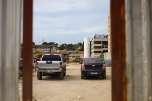 Mesmo sem obras havia movimentação no terreno