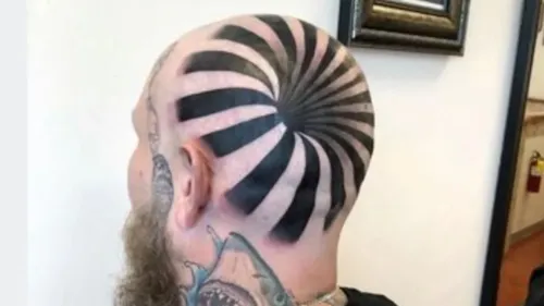 Matt Pehrson tatuou a cabeça de um amigo