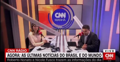 Imagem ilustrativa da imagem Teto desaba durante ao vivo e atinge jornalista da CNN; veja vídeo