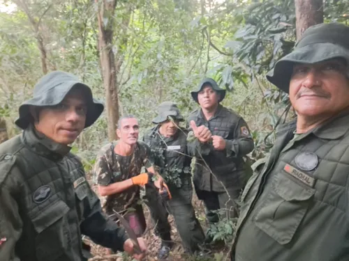 Aroldo, que é morador de São Francisco, na Zona Sul da cidade, estava assustado com picadas de inseto e com sede