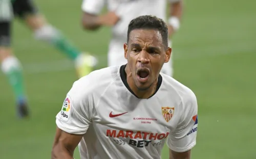 Fernando tem mais um ano de contrato com o Sevilla, clube espanhol que defende desde 2019