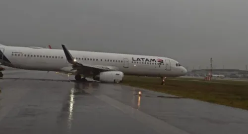 Avião só parou no gramado do aeroporto de Florianópolis