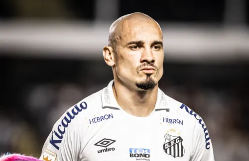 Maicon perdeu espaço no Santos e não teve muitas oportunidades nesta temporada