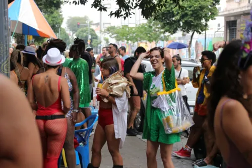 Os foliões que fizerem xixi na rua serão multados