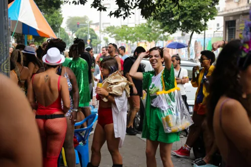 Blocos de Carnaval pela cidade do Rio estão a todo vapor