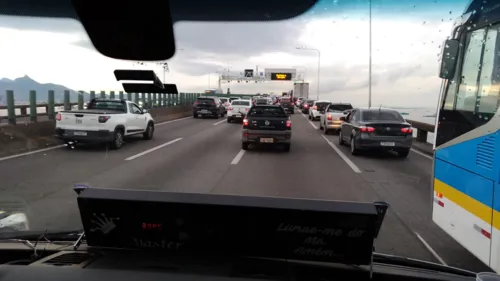 Ponte Rio-Niterói fica lenta sentido Rio