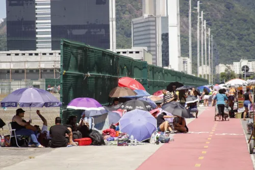 Fila para compra de ingressos do RBD - Lucas Alvarenga