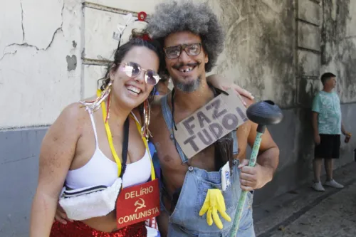 Leandro Bernardo e Elba Mattos improvisaram as fantasias