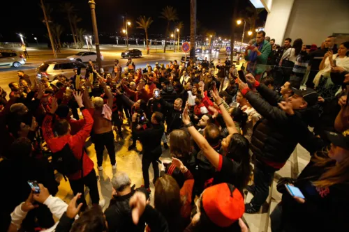 Torcida entoou cantos e incentivou equipe no Marrocos