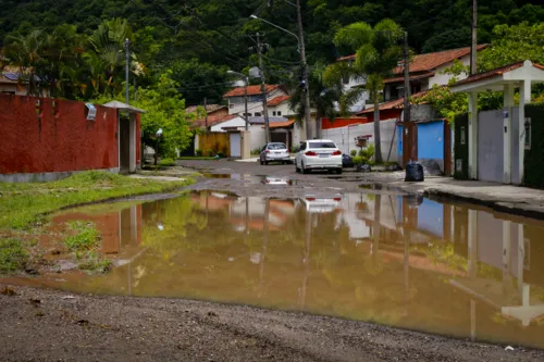 Até esta quarta-feira (8), haviam poças pelas ruas do bairro