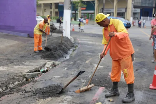 A Prefeitura está atuando nas ruas da cidade