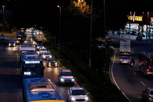 Por conta do acidente, motoristas enfrentaram engarrafamento de até 1 hora, por volta de 18h50