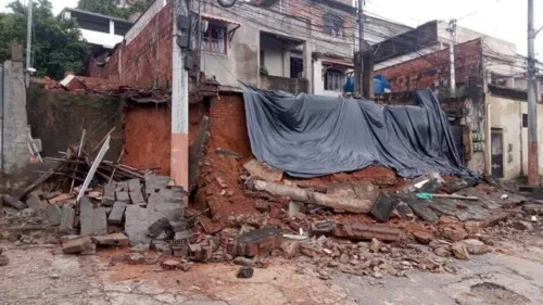 O imóvel está localizado na rua Fernão Cortês, no Porto Novo