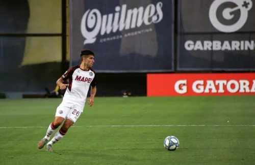 Leonel Di Plácido disputou 31 partidas pelo Lanús na temporada passada