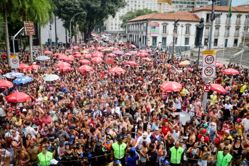 Ao todo, vinte e um blocos vão desfilar pelas ruas da cidade ao longo desta sexta-feira