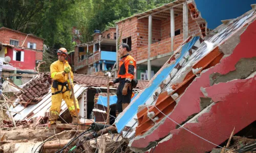 O número de mortes devido aos temporais do último fim de semana chega a 65