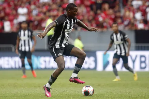 Patrick de Paula se lesionou ainda no primeiro tempo no clássico contra o Flamengo