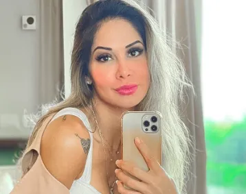 Maíra Cardi estava solteira desde o término do casamento com Arthur Aguiar, em outubro do ano passado