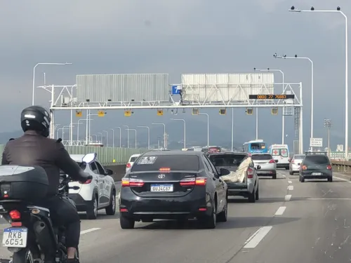 Tempo de travessia está mais de 30 minutos sentido Niterói