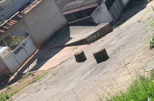 Barricadas foram instaladas nas ruas