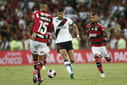 Pedro Raul perdeu um pênalti e acertou a trave duas vezes no clássico