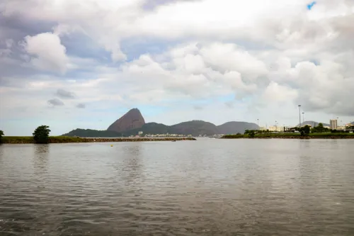 O clima permanece quente, mas há previsão de chuva