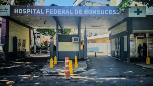 O motorista foi levado para o Hospital de Bonsucesso