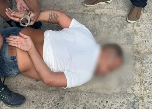 Ele vai responder por homicídio qualificado e porte ilegal de arma de fogo