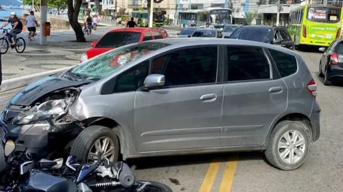 Por conta da ocorrência, o trânsito ficou intenso no local