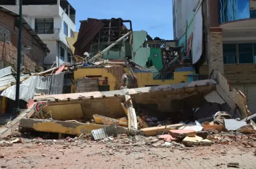 Terremoto causou danos à cidade de Balao, no Equador