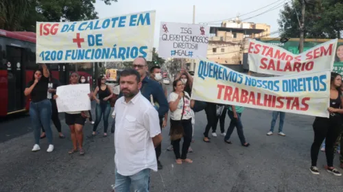 Profissionais de saúde protestam na Alameda São Boaventura