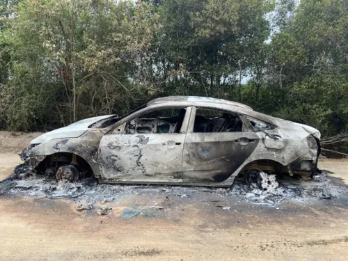 Carro dos militares foi encontrado carbonizado