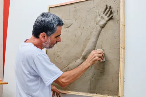 Artista ressalta que estar no estúdio trabalhando é uma terapia