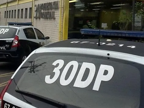 A prisão foi efetuada por policiais civis da 30ª DP