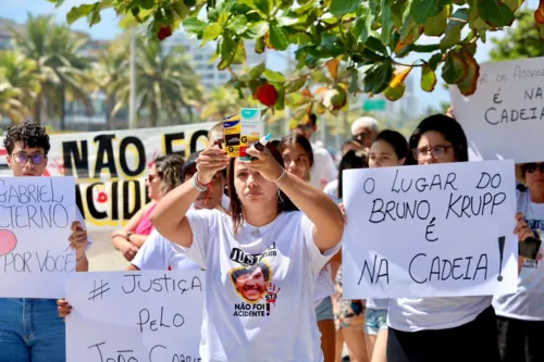 Mariana Cardim, mãe de Gabriel, pede justiça pela morte do filho após soltura de Bruno Krupp