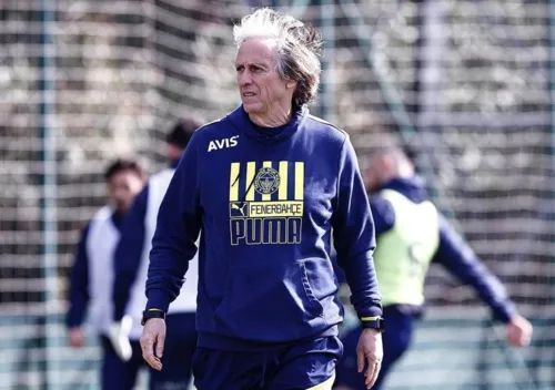 O contrato do técnico com o Fenerbahçe termina em junho