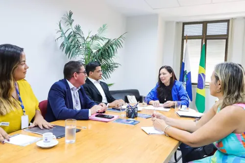 ponto de partida foi a reunião do deputado Danniel Librelon (Rep), novo coordenador do PJ, com a secretária estadual de Educação, Roberta Barreto