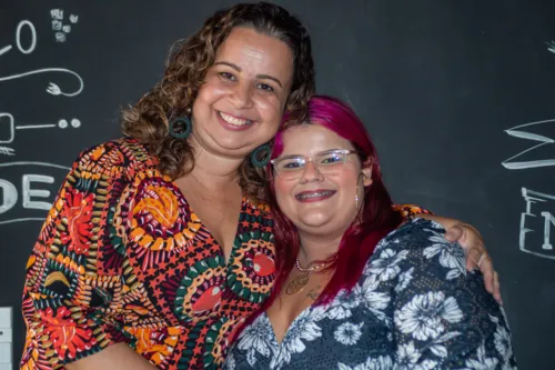 Diretora Vanessa Mesquita e a universitária Anna Carolina Mendes