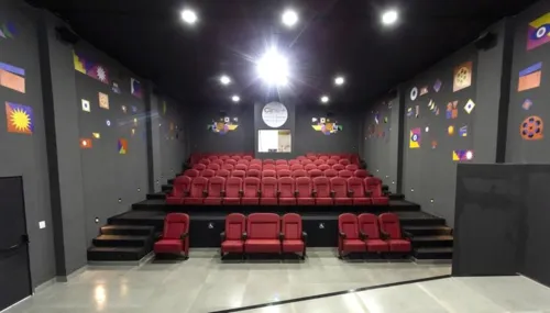 Sala de cinema no interior do Rio