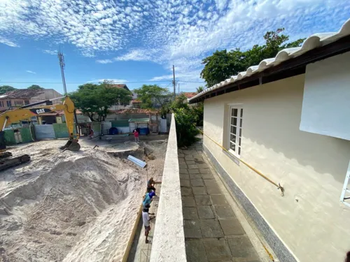 Casa desmoronando devido a uma contrução de prédio em Piratininga