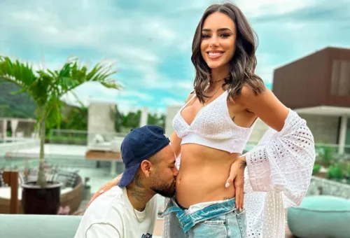 Imagem ilustrativa da imagem Neymar e a namorada Bruna Biancardi anunciam gravidez