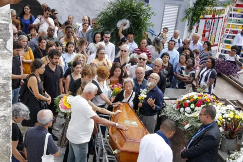 Amigos e familiares durante cerimônia