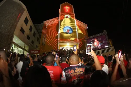 Na Igreja Matriz São Jorge, em Quintino Bocaiúva, na Zona Norte do Rio, a programação começa às 3h30