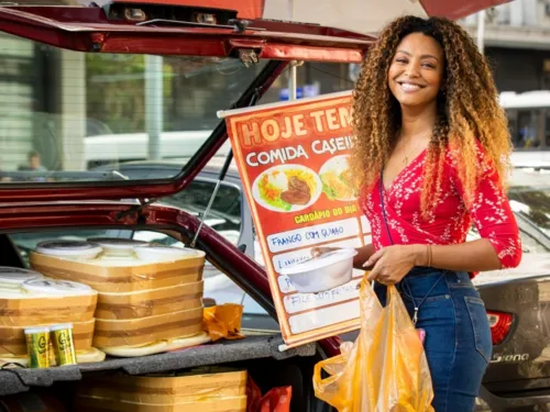 Na trama, Sheron Menezzes interpreta 'Solange', uma vendedora de quentinhas que atua no Centro do Rio