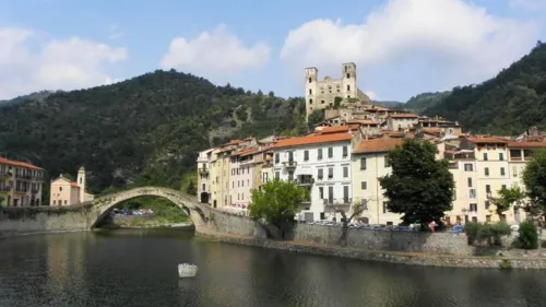 Vila medieval de Dolceacqua, na Italia